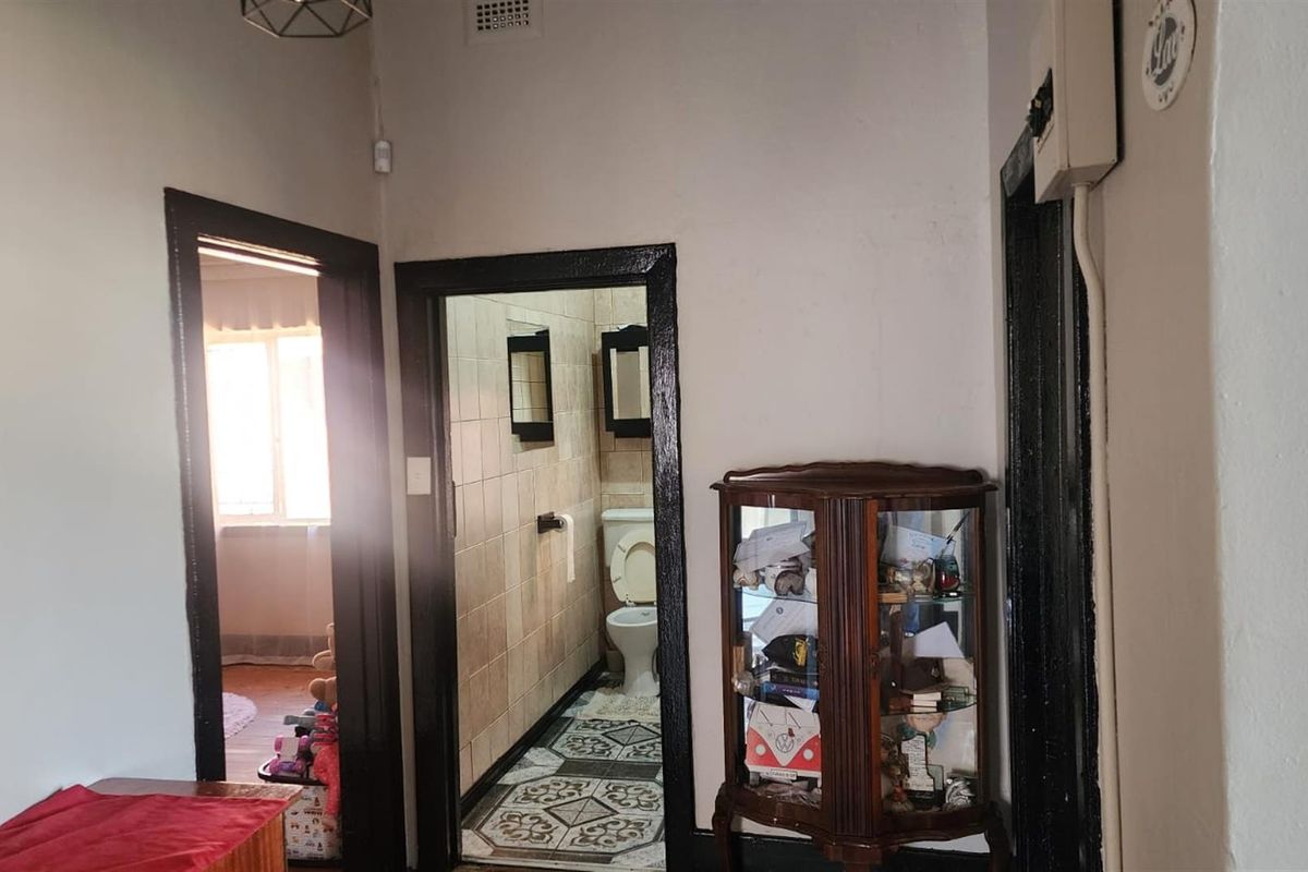 Charming 3 bedroom Family Home with Great Potential - Photo 3