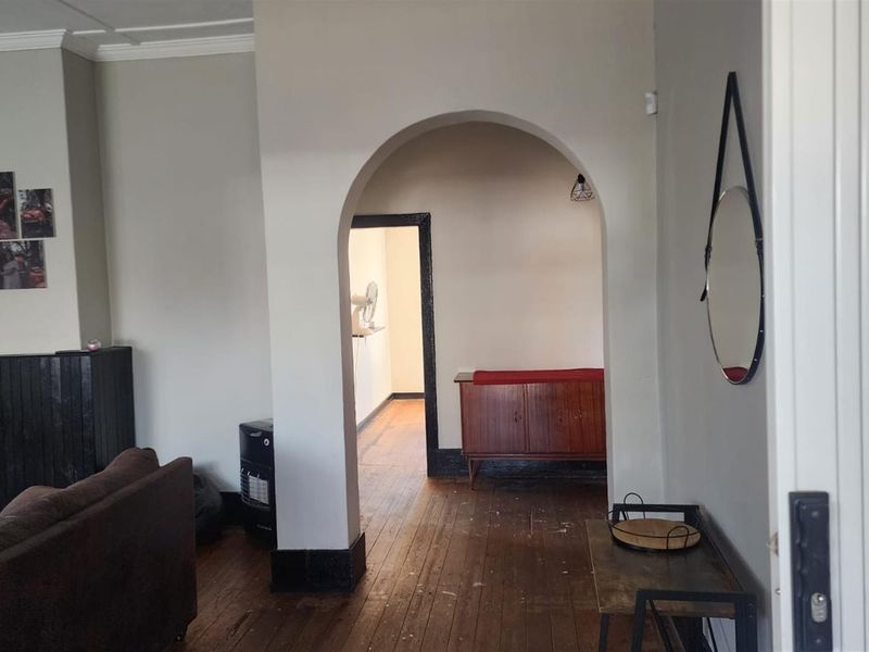 Charming 3 bedroom Family Home with Great Potential - Photo 5