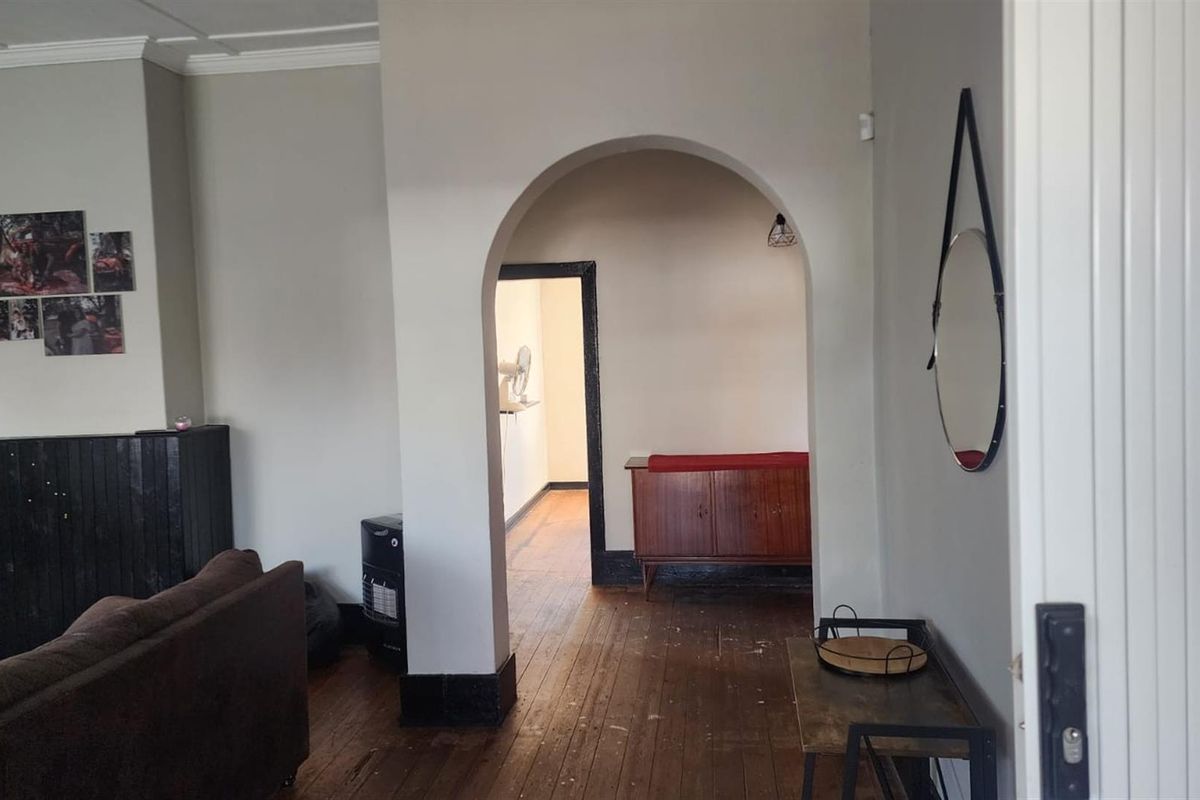 Charming 3 bedroom Family Home with Great Potential - Photo 5