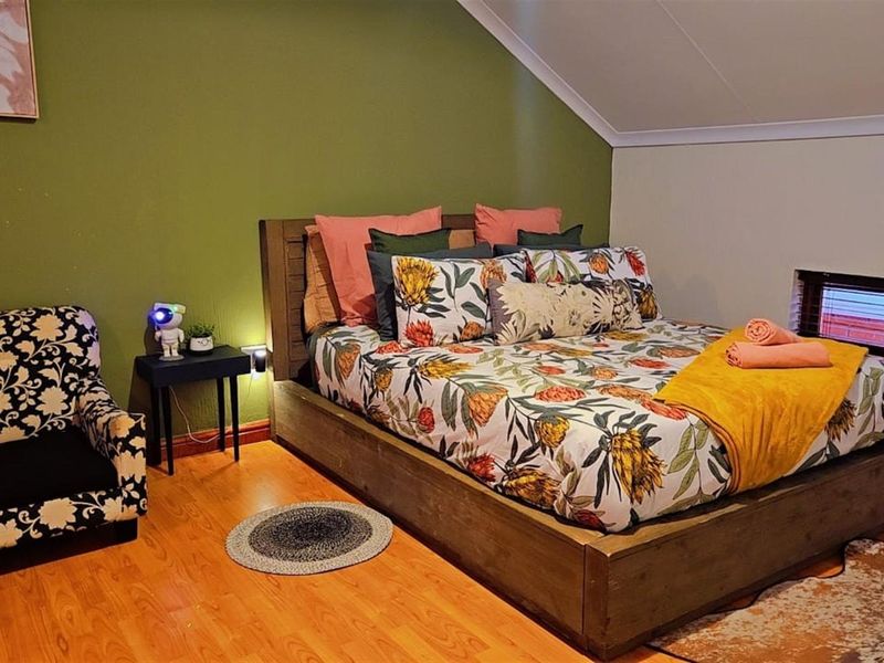 Stylish Fully Furnished Studio Loft Apartment for Sale - Ideal Investment Honeydew Manor, Roodepoort - Photo 6