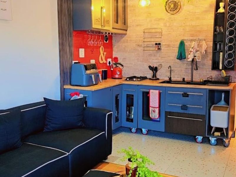 Stylish Fully Furnished Studio Loft Apartment for Sale - Ideal Investment Honeydew Manor, Roodepoort - Photo 2