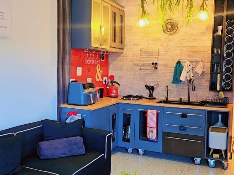 Stylish Fully Furnished Studio Loft Apartment for Sale - Ideal Investment Honeydew Manor, Roodepoort - Photo 4