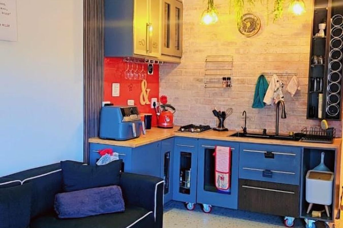 Stylish Fully Furnished Studio Loft Apartment for Sale - Ideal Investment Honeydew Manor, Roodepoort - Photo 4