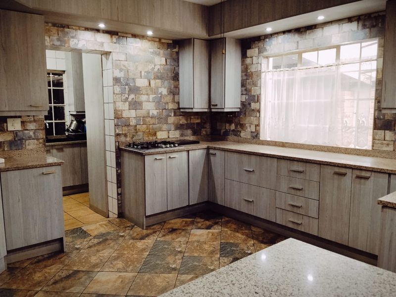 Sustainable Family Living in Wonderboom South, Pretoria - Photo 10