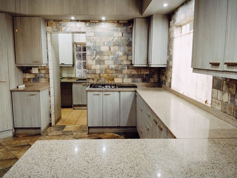 Sustainable Family Living in Wonderboom South, Pretoria - Photo 3