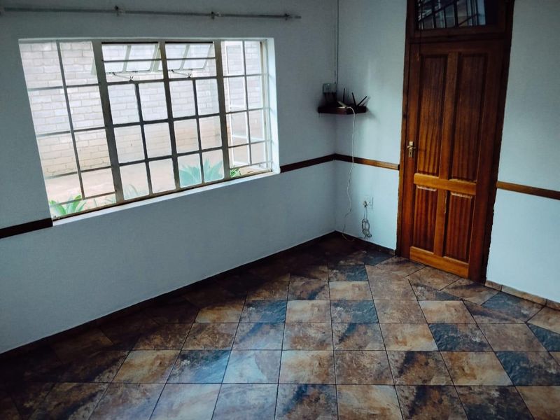 Sustainable Family Living in Wonderboom South, Pretoria - Photo 5