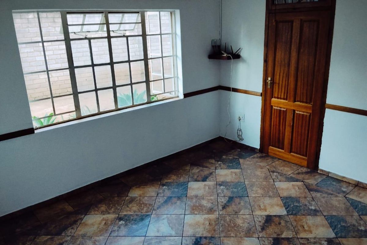 Sustainable Family Living in Wonderboom South, Pretoria - Photo 5