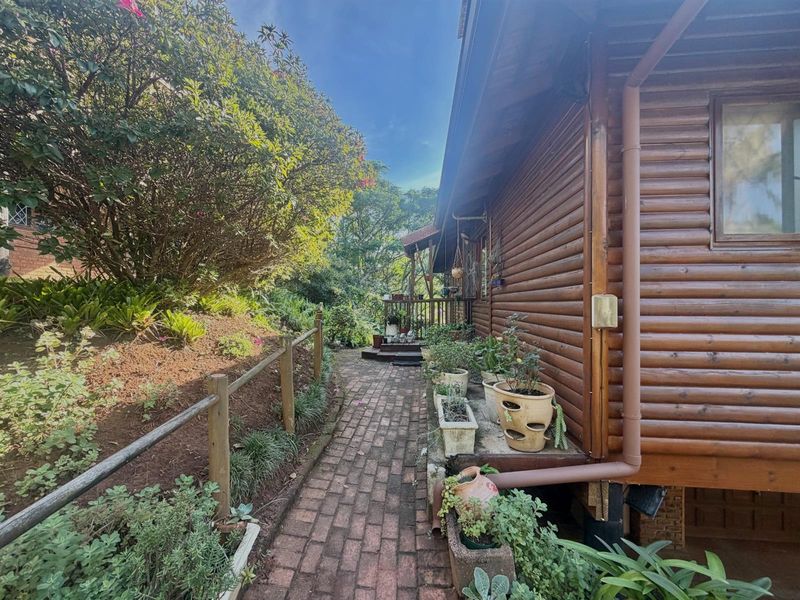 Townhouse For Sale in Manaba Beach, Margate, KwaZulu Natal - Photo 2