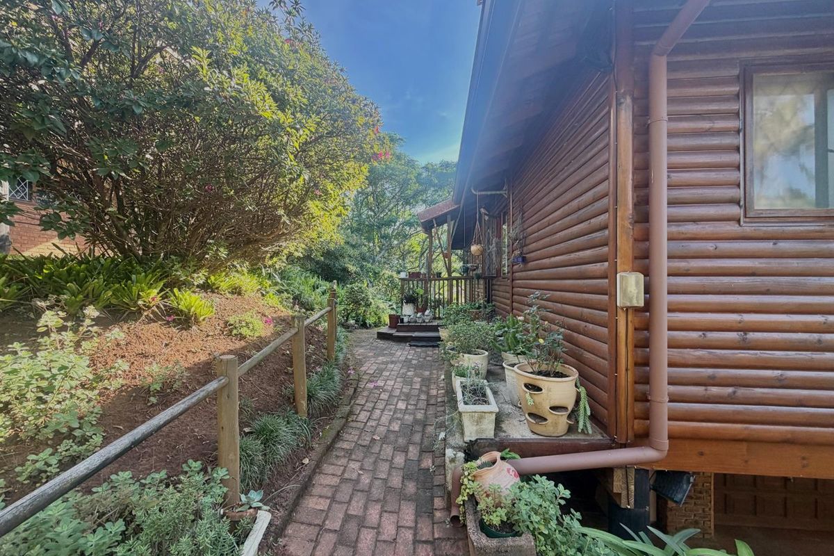 Townhouse For Sale in Manaba Beach, Margate, KwaZulu Natal - Photo 2