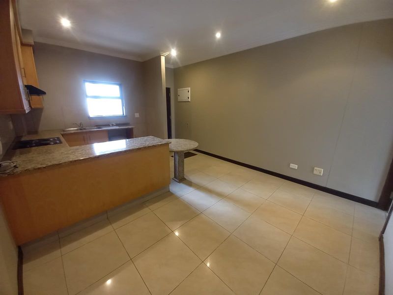 Modern Secure and Peaceful Umhlanga Ridge Apartment - Photo 9