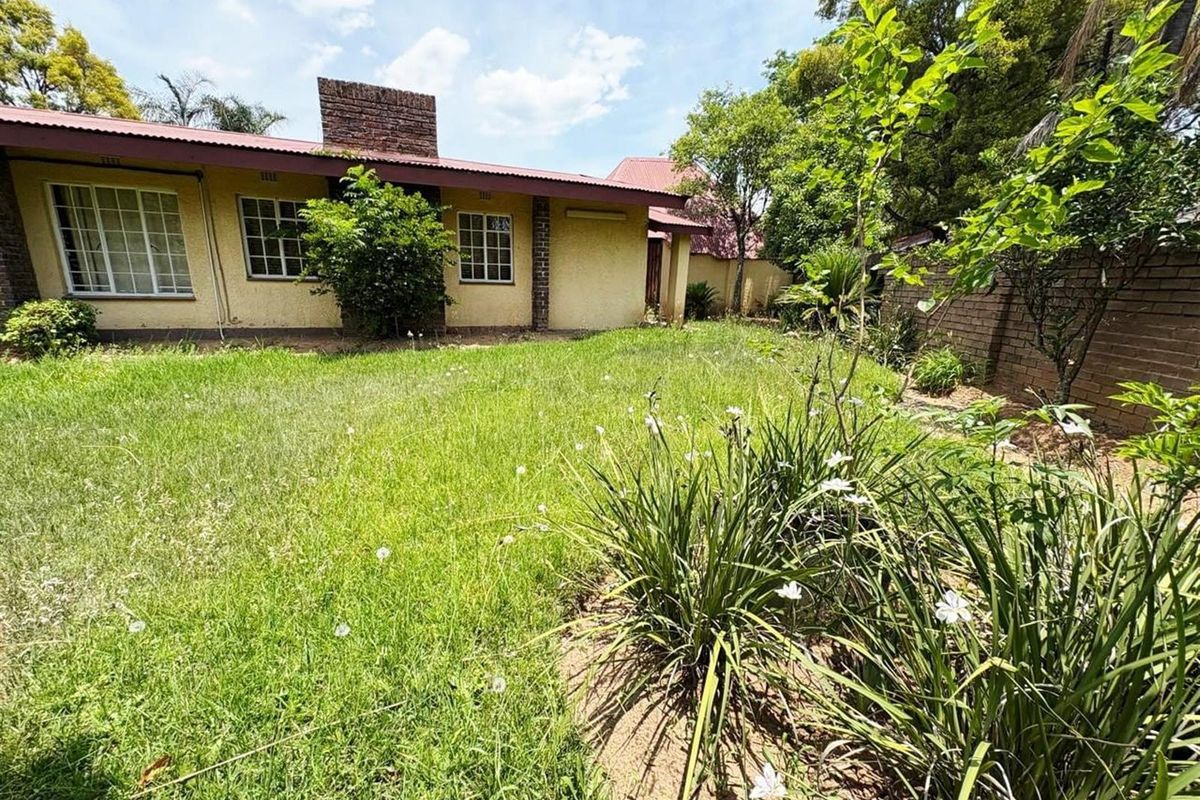 House For Sale in Aviary Hill, Newcastle, KwaZulu Natal - Photo 2