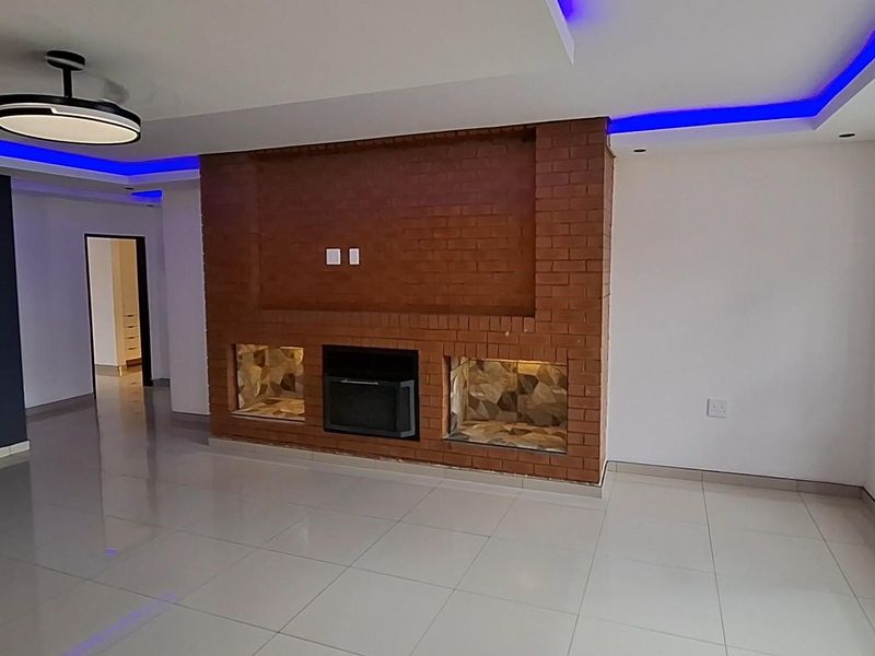 Designer 4-Bedroom Duet with Seamless Indoor-Outdoor Living - Photo 9