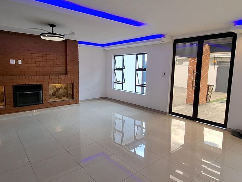 Designer 4-Bedroom Duet with Seamless Indoor-Outdoor Living - Photo 8