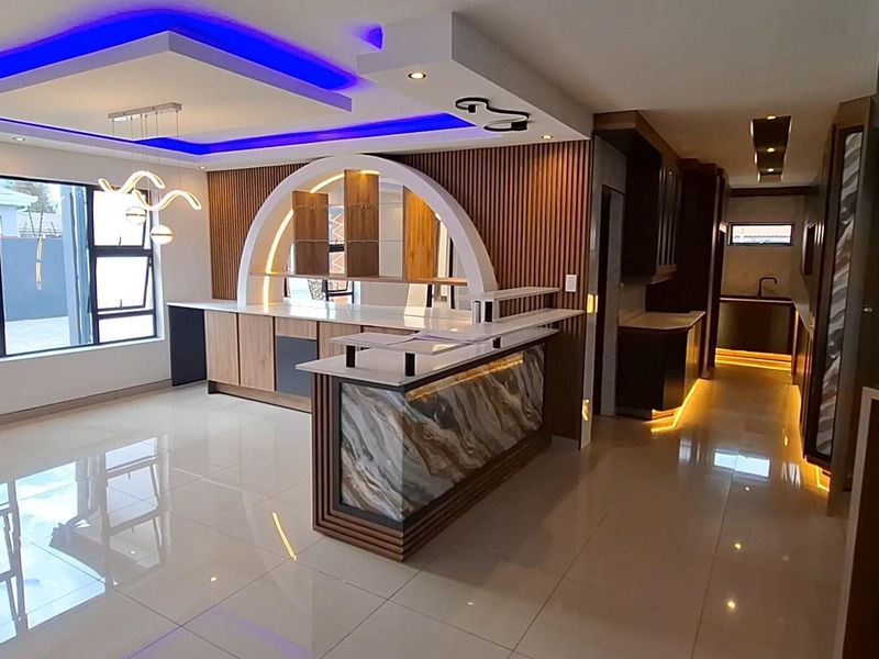 Designer 4-Bedroom Duet with Seamless Indoor-Outdoor Living - Photo 10