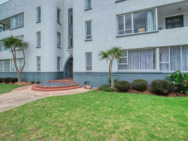 Charming Beachfront Apartment in Classic Glengarry - Photo 4