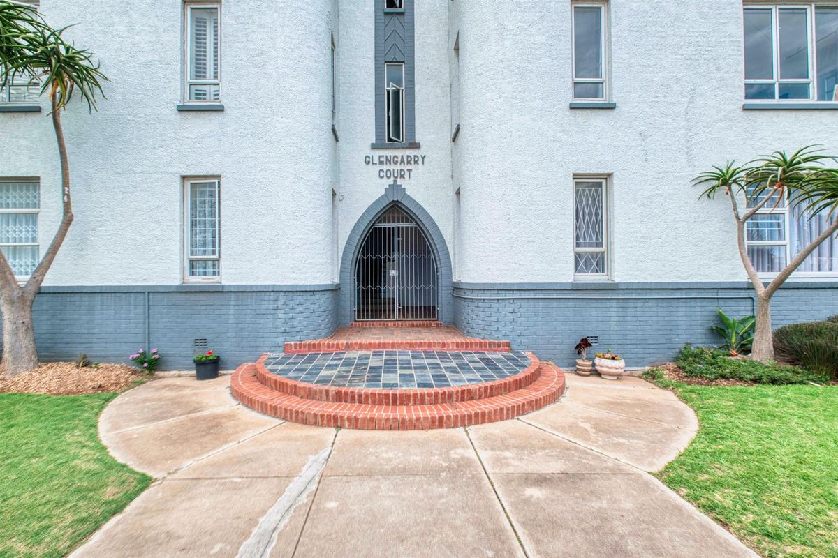 Charming Beachfront Apartment in Classic Glengarry - Photo 5