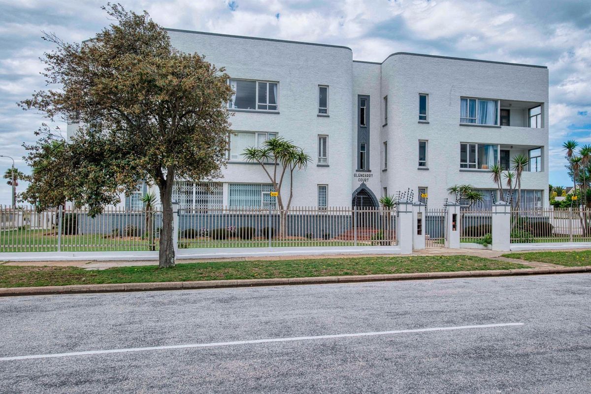 Charming Beachfront Apartment in Classic Glengarry - Photo 3