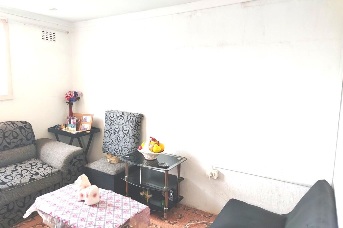 One Bedroom Apartment for Sale in Greenbury, Phoenix, KwaZulu Natal - Photo 2