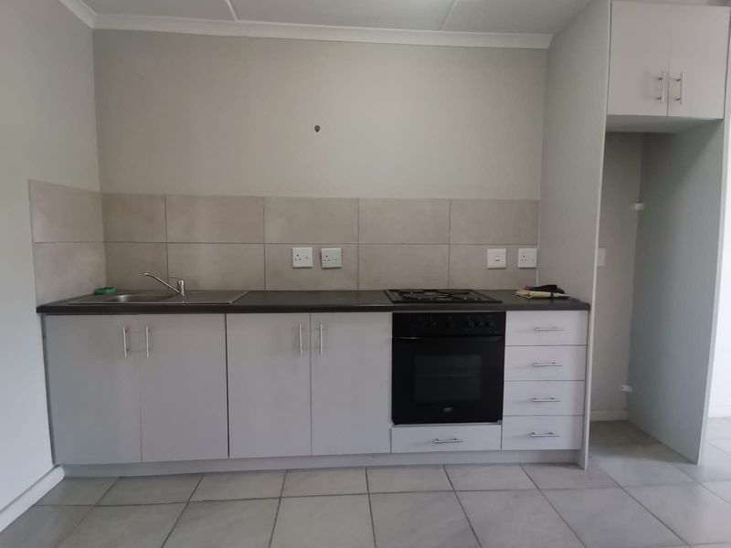 One Bedroom Apartment For Sale in La Vie Estate, Paarl - Photo 5