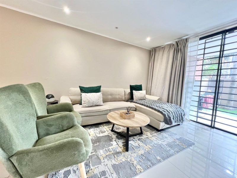 Renovated 2-Bedroom Garden Unit - Available Furnished or Unfurnished - Photo 8