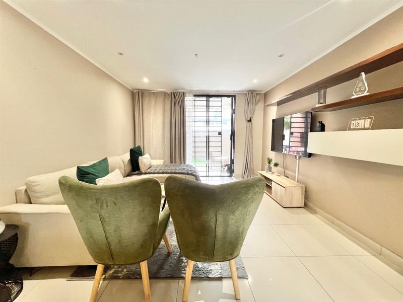 Renovated 2-Bedroom Garden Unit - Available Furnished or Unfurnished - Photo 7