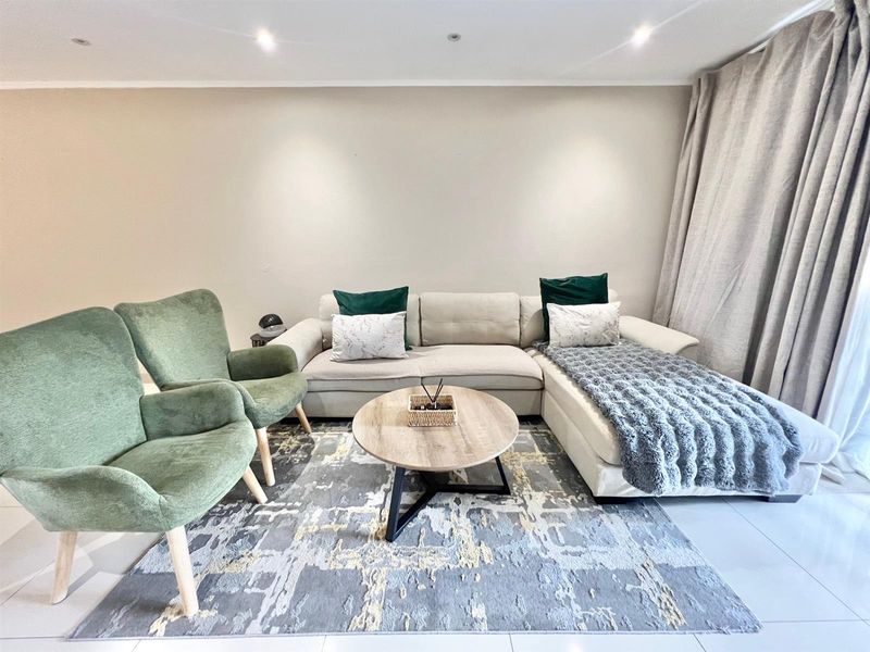 Renovated 2-Bedroom Garden Unit - Available Furnished or Unfurnished - Photo 10