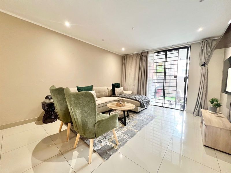 Renovated 2-Bedroom Garden Unit - Available Furnished or Unfurnished - Photo 9