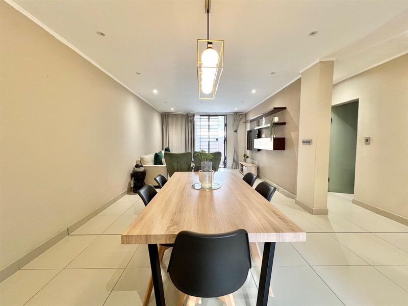 Renovated 2-Bedroom Garden Unit - Available Furnished or Unfurnished - Photo 5