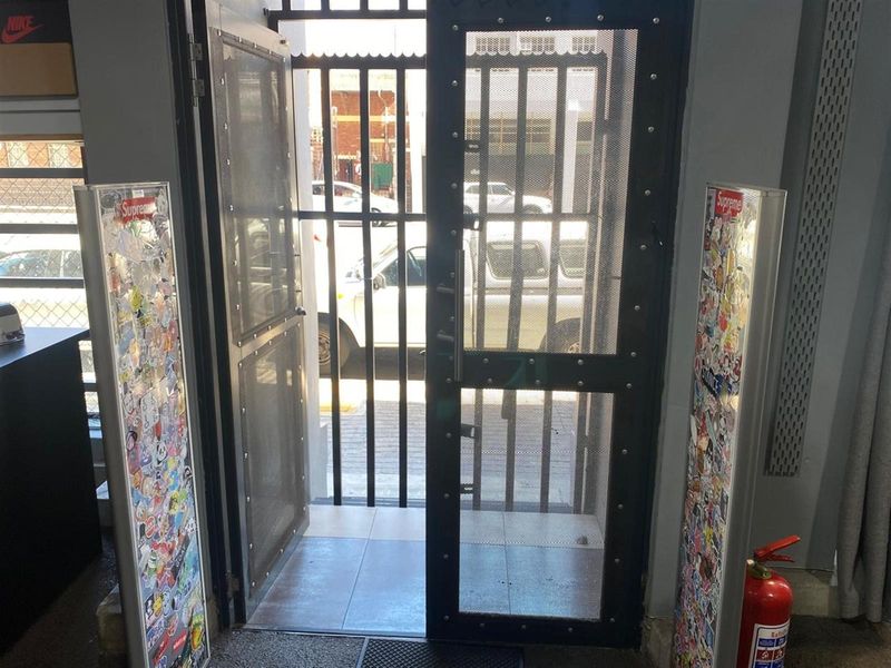 Retail Space To Rent in Gardens, Cape Town - Photo 3