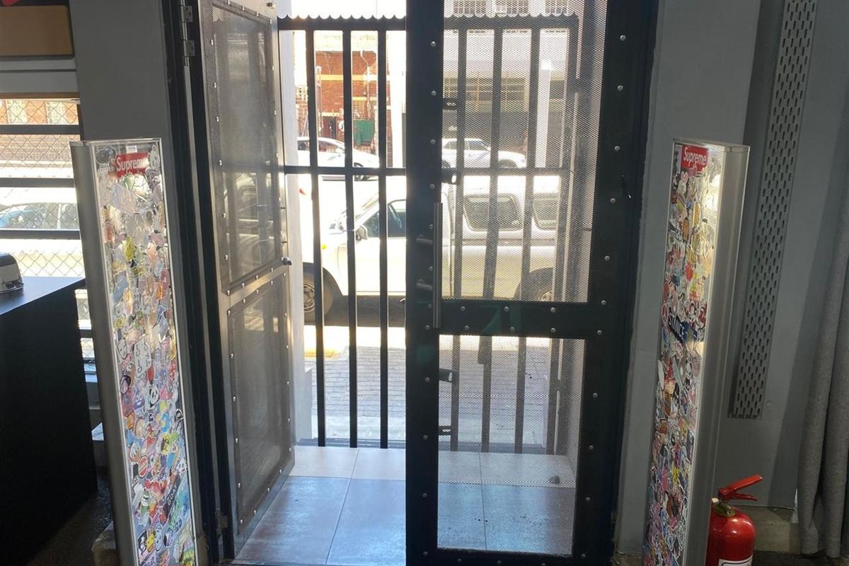 Retail Space To Rent in Gardens, Cape Town - Photo 3