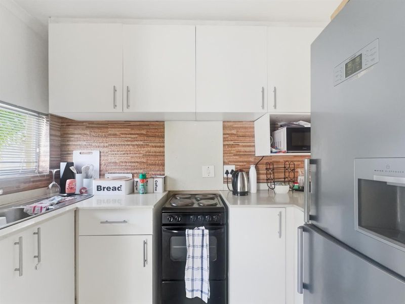 2 Bedroom Apartment For Sale in Morningside, Durban, KwaZulu Natal - Photo 6