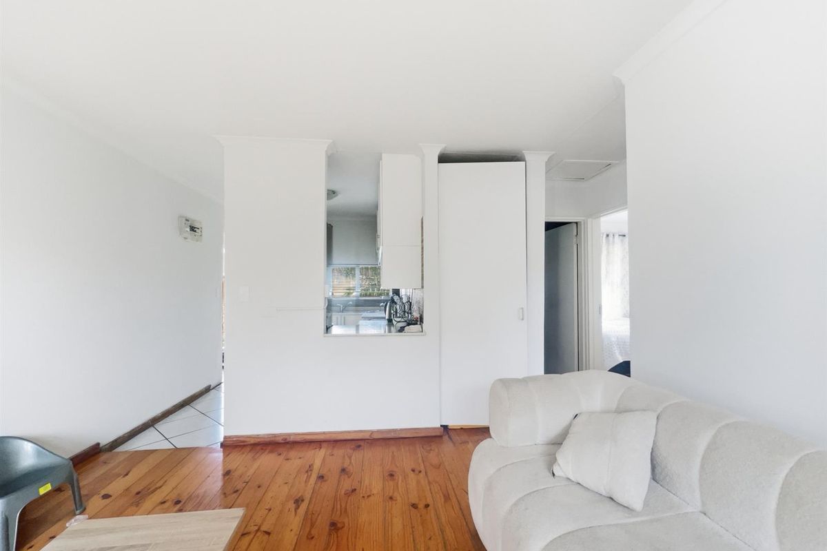 2 Bedroom Apartment For Sale in Morningside, Durban, KwaZulu Natal - Photo 3