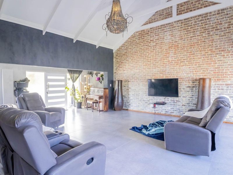 Estate Living - A Private Off-Grid Haven in Long Acres on the edge of Langebaan - Photo 2