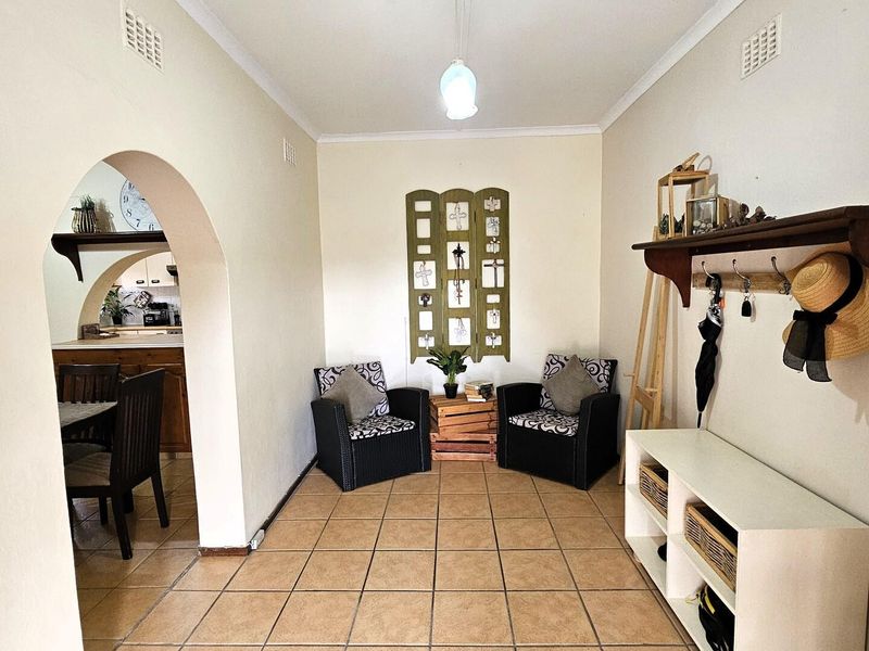 Pet-Friendly Townhouse in a Sought-After Location - Close to Everything You Need - Photo 5