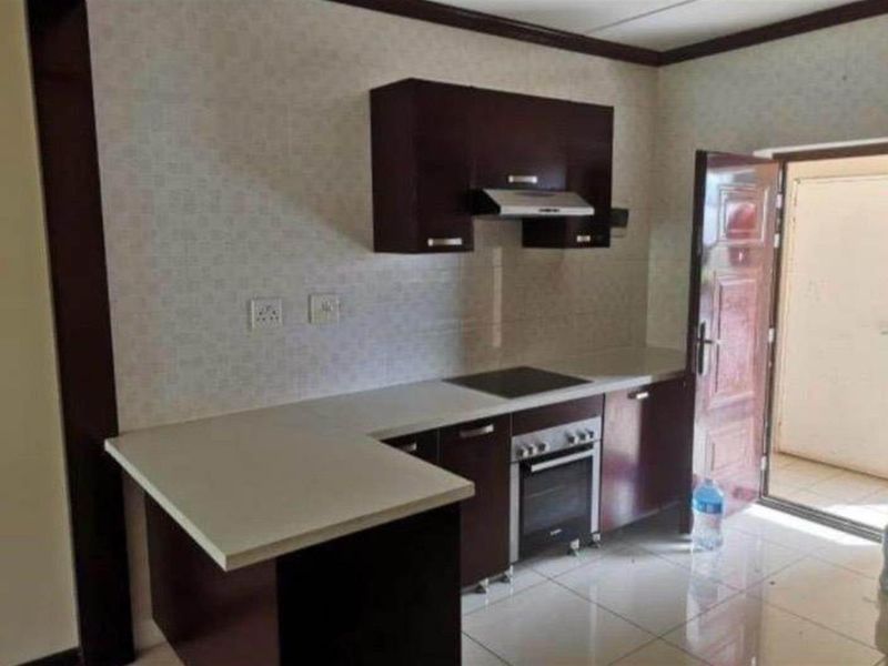 2 Bedroom,1 Bath apartment for rent in Summerset - Photo 4