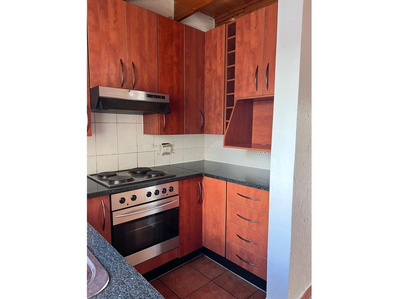 3 Bed,1 bath Loft apartment for rent in Noordwyk - Photo 4