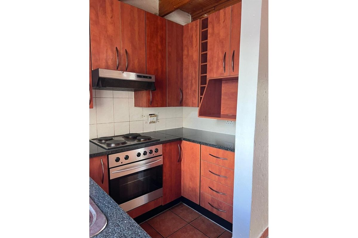 3 Bed,1 bath Loft apartment for rent in Noordwyk - Photo 4