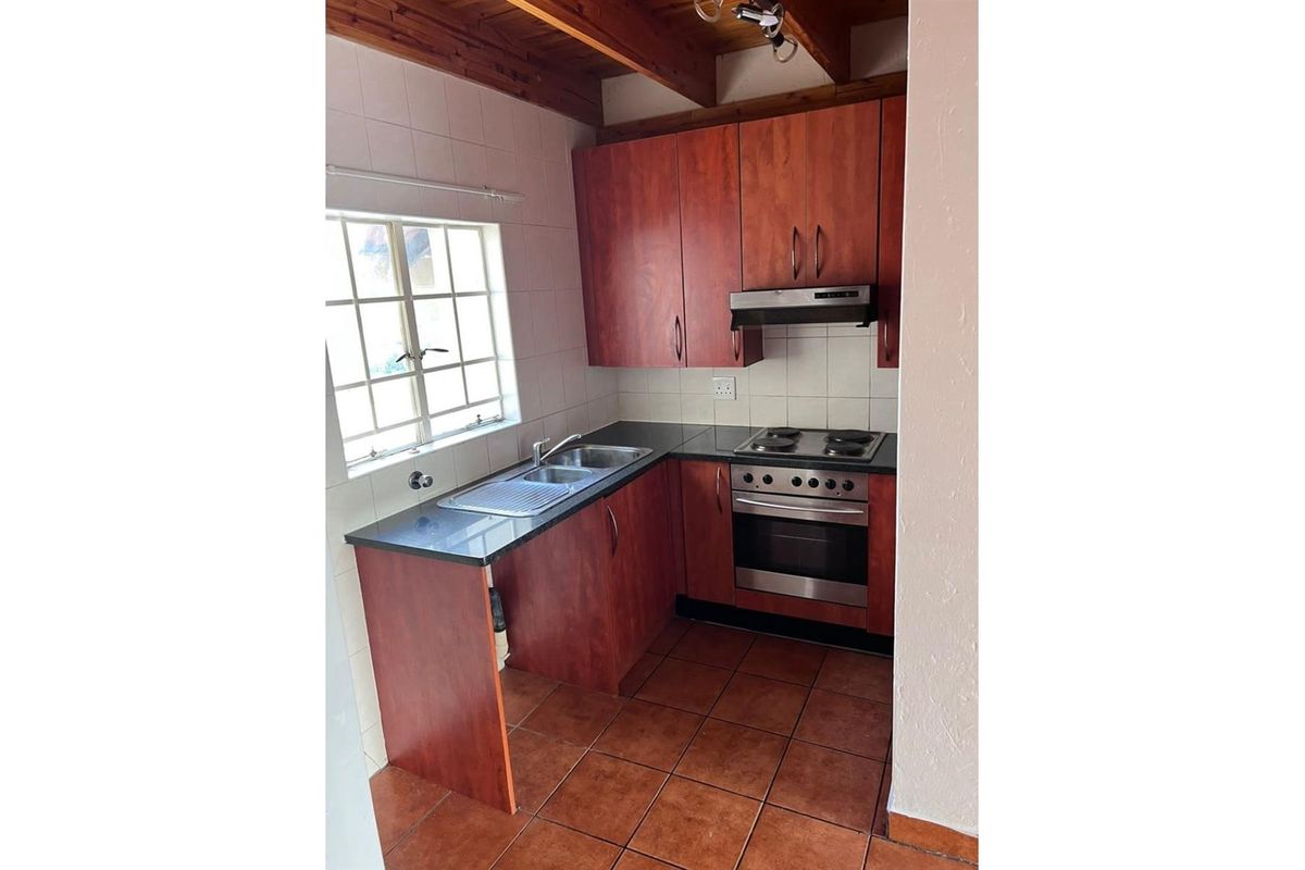 3 Bed,1 bath Loft apartment for rent in Noordwyk - Photo 3