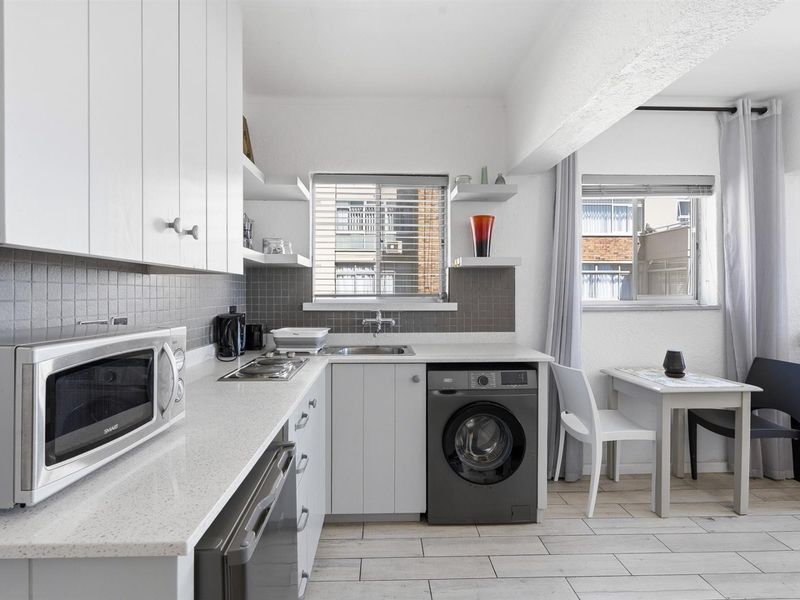 Aibnb Studio For Sale in Sea Point, Cape Town - Photo 9