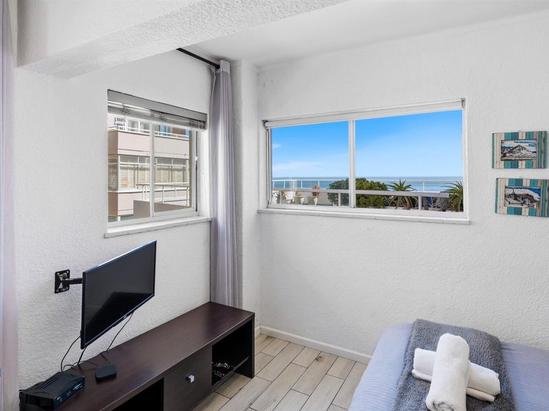 Aibnb Studio For Sale in Sea Point, Cape Town - Photo 3
