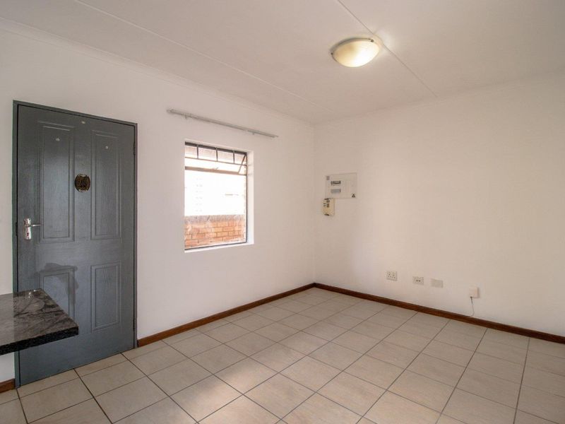 Investor Opportunity - Tenanted Apartment for Sale in Surreyside, Ferndale - Photo 5