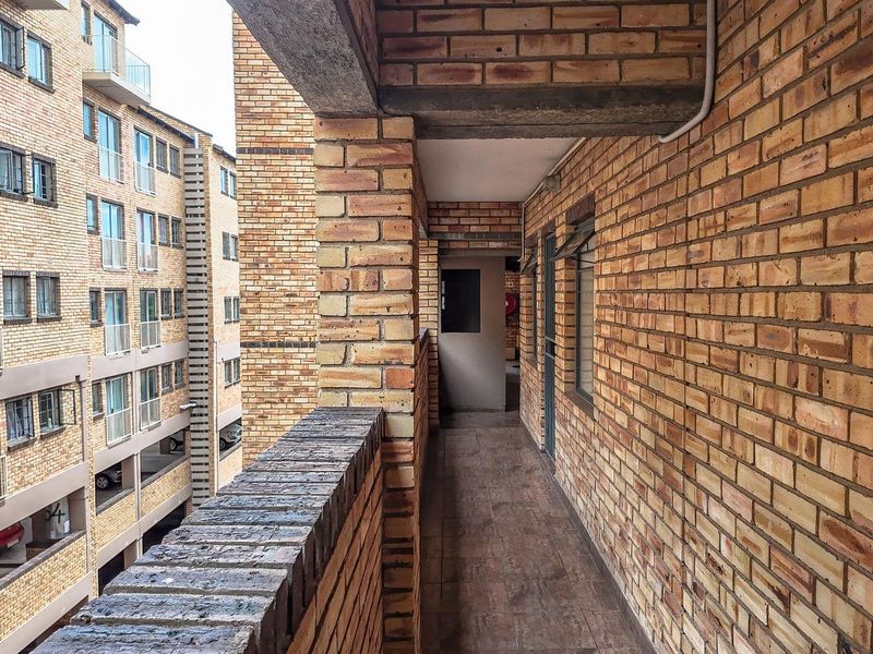 Investor Opportunity - Tenanted Apartment for Sale in Surreyside, Ferndale - Photo 3