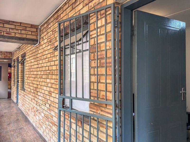 Investor Opportunity - Tenanted Apartment for Sale in Surreyside, Ferndale - Photo 2