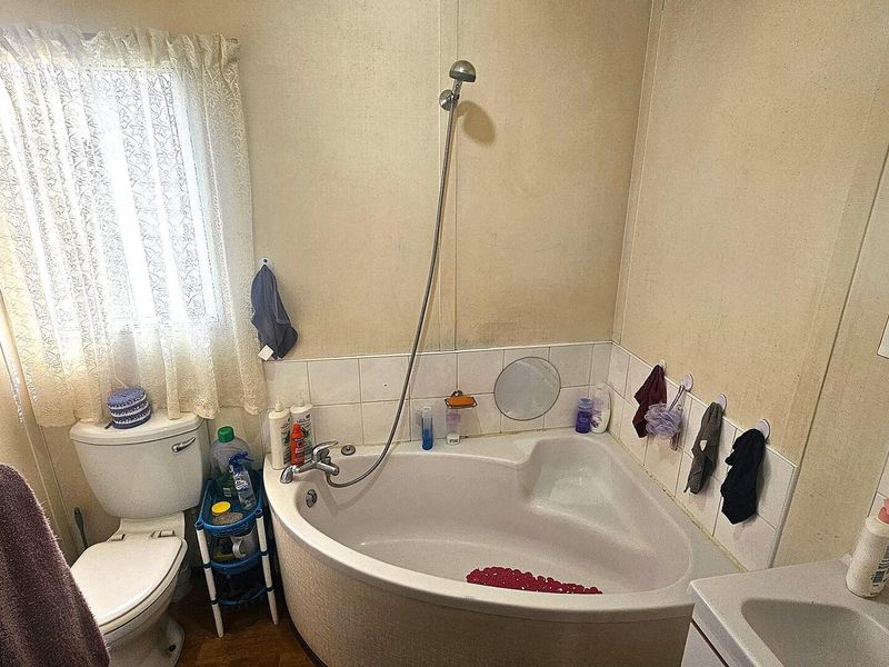 Cozy One Bedroom Park-Home in Margate - Photo 9