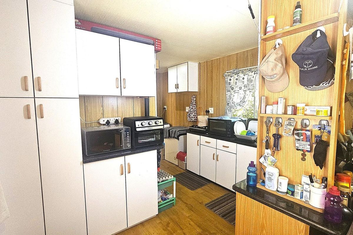 Cozy One Bedroom Park-Home in Margate - Photo 5