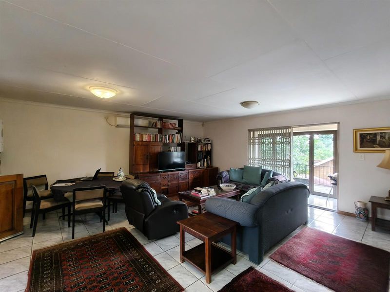 Charming, Well-Loved 3 bedroom home with Lush Established Garden in secure complex. - Photo 10