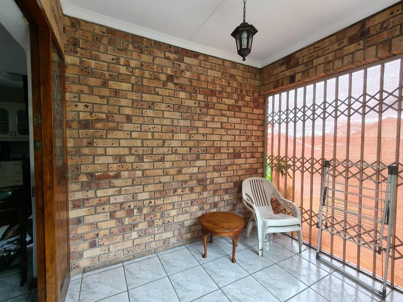 Charming, Well-Loved 3 bedroom home with Lush Established Garden in secure complex. - Photo 9