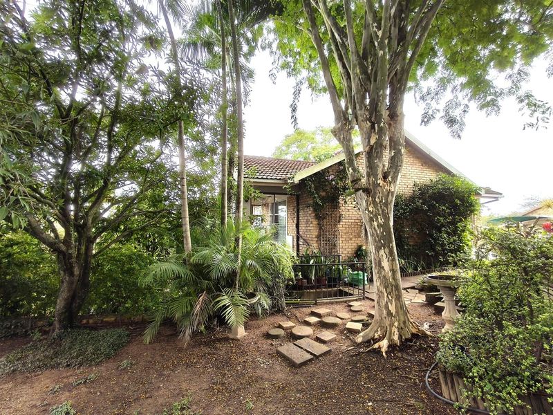 Charming, Well-Loved 3 bedroom home with Lush Established Garden in secure complex. - Photo 7