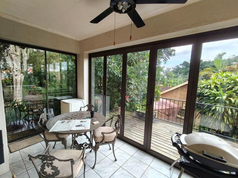 Charming, Well-Loved 3 bedroom home with Lush Established Garden in secure complex. - Photo 3