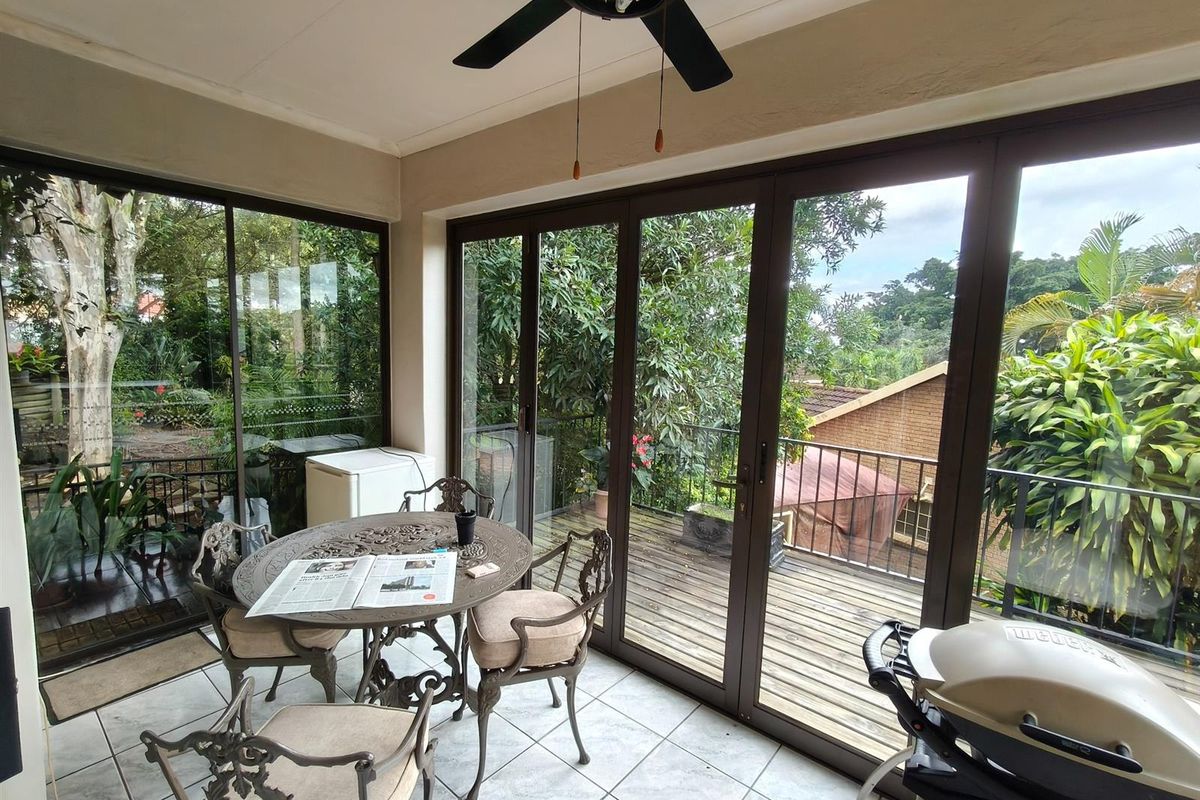 Charming, Well-Loved 3 bedroom home with Lush Established Garden in secure complex. - Photo 3